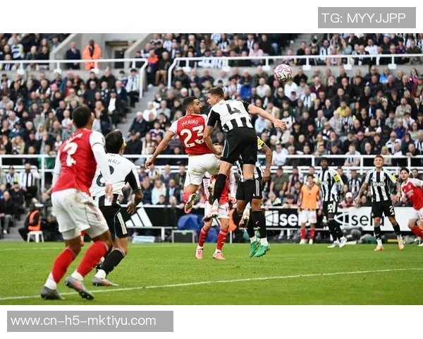 阿森纳与纽卡工作人员冲突现场惊现干草叉引发热议