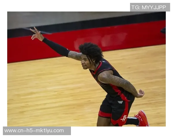 泰瑞斯马丁状态低迷8投仅中1罚球失准仅得4分7板5助表现令人失望